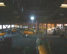 Intérieur du hangar du Programme d'entraînement du Commonwealth, région de Brandon, 2005; Historic Resources Branch, Manitoba Culture, Heritage, Tourism and Sport, 2005