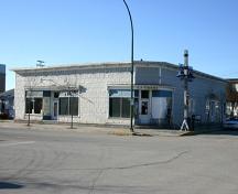 Façades principales - vues du nord-est du magasin général H.P. Tergesen et fils, Gimli, 2005; Historic Resources Branch, Manitoba Culture, Heritage, Tourism and Sport, 2005