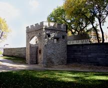 Contextual view, from the northwest, of Upper Fort Garry Gate, Winnipeg, 2005; Historic Resources Branch, Manitoba Culture, Heritage, Tourism and Sport, 2005
