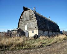 Façades principales - du sud-est de la grange Moffatt, région de Woodside, 2007; Historic Resources Branch, Manitoba Culture, Heritage, Tourism and Sport, 2007