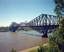 Vue générale du lieu historique national du Canada du Pont-de-Québec, 1998.; Agence Parcs Canada / Parks Canada Agency, S. Desjardins, 1998.