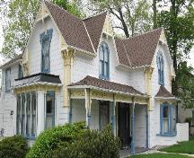 Of note is the verandah with heavy bargeboard and various gables.; Chelsey Tyers, 2008.