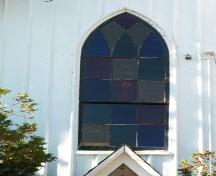 Evergreen United Baptist Church, West Paradise, N.S., decorative tracery window over front doorway, 2009.; Heritage Division, NS Dept. of Tourism, Culture and Heritage, 2009