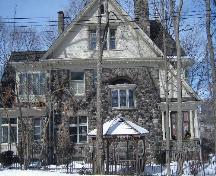 Of note is the rubble-stone construction of the house.; Paul Dubniak, 2008.