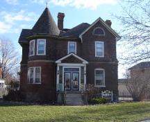 Of note is the pediment roof over the entrance of the house.; Kayla Jonas, 2008.