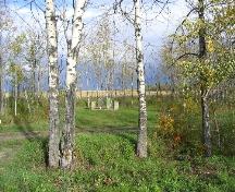 View east at site area and interpretive plaque, 2004.; Government of Saskatchewan, Marvin Thomas, 2004.