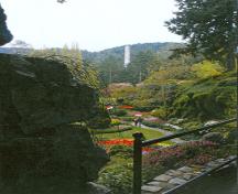 Vue générale des jardins Butchart, qui montre le jardin en contrebas (Sunken Garden), 2004.; Agence Parcs Canada/Parks Canada Agency, A. Mosquin, 2004.