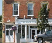 Of note are the pilasters on the ground floor.; Beatrice Tam, 2008.