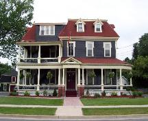 230 University Avenue - Carriage House Inn front facing view with namesake carriage house in the background.; City of Fredericton