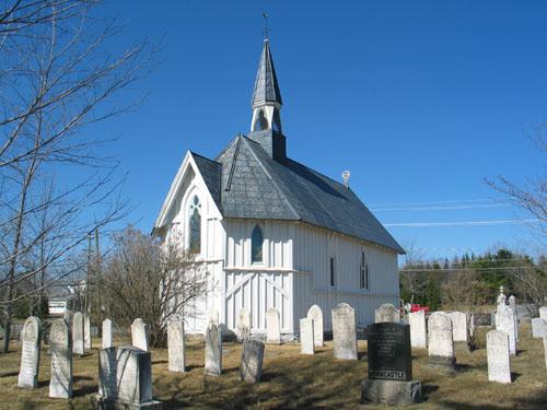 L’église entourée d'un cimetière