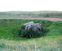 Close-up view of rubbing stone and encircling rut, 2004.; Government of Saskatchewan, Michael Thome, 2004.