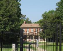 Of note is the five bay symmetrical facade and Regency veranda.; Beatrice Tam, 2008.