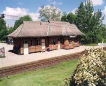 Of note is the hip roof, and the location of the tracks in front of the building.; Gord Strathdee, 2007.