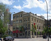 Vue d'ensemble - du nord-ouest du bâtiment Massey (au loin, à droite), Winnipeg, 2006; Historic Resources Branch, Manitoba Culture, Heritage and Tourism, 2006