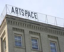 Roofline detail of the Gault Building, Winnipeg, 2006; Historic Resources Branch, Manitoba Culture, Heritage and Tourism, 2006