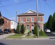 Of note is the symmetrical facade, typical of the Syndicate Housing HCD.; Kirsten Pries, 2008.