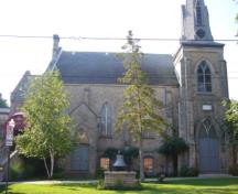 Of note are the two arched entrances.; Kirsten Pries, 2008.