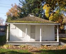 Of note is the four-by-twelve planked exterior.; Martha Fallis, 2008.