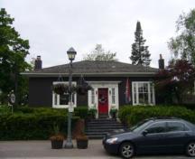 Of note is the three bay symmetrical facade.; Kirsten Pries, 2008.