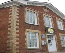 Featured is the symmetrical Classical Revival style facade.; Chelsey Tyers, 2008.