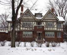 Façade principale - de l'est de la maison R.R. Scott, Winnipeg, 2006; Historic Resources Branch, Manitoba Culture, Heritage and Tourism, 2006