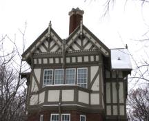 Pignon (détail) sur l'élévation nord de la maison R.R. Scott, Winnipeg, 2006; Historic Resources Branch, Manitoba Culture, Heritage and Tourism, 2006