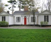 Featured is the “U” shaped structure.; Chelsey Tyers, 2008.