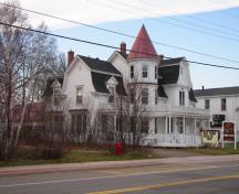 The house in 2008, as the Auberge O'Leary Inn; Bernard LeBlanc