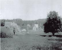 Cette image, prise de loin, montre la maison telle qu'elle apparaissait il y a plusieurs années; Grand Manan Historical Society