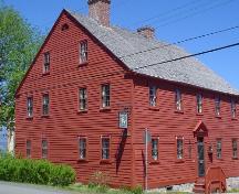 Lennox Tavern, Old Town Lunenburg, south and west Façade, 2004; Heritage Division, NS Dept. of Tourism, Culture and Heritage, 2004