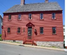 Lennox Tavern, Old Town Lunenburg, south façade, 2004; Heritage Division, NS Dept. of Tourism, Culture and Heritage, 2004