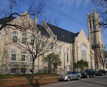 Contextual view, from the southwest, of  Westminster United Church, Winnipeg, 2007; Historic Resources Branch, Manitoba Culture, Heritage and Tourism, 2007
