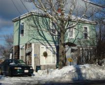 Image de la maison James Lawson prise de la route 776. La maison fait face au sud.; Grand Manan Historical Society