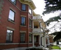 Close-up of the front façade and balconies of 1901- 14th Avenue, 2005.; Government of Saskatchewan, Bruce Dawson, 2005.