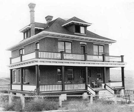 Oblique view of front elevation, 1915