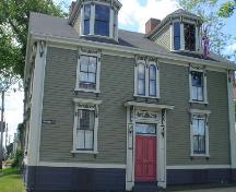 49 Cornwallis Street, Old Town Lunenburg, front façade, 2004; Heritage Division, Nova Scotia Department of Tourism, Culture and Heritage, 2004