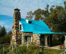 Front elevation, Blue Cottage, Hall's Harbour, NS, 2005.; Heritage Division, NS Dept. of Tourism, Culture and Heritage, 2005.