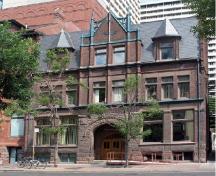 General view of the St. George's Hall (Arts and Letters Club), showing the front façade, 2005.; Agence Parcs Canada / Parks Canada Agency, D. Hamelin, 2005.