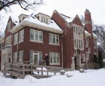 Corner view of the Ralph Connor House, showing its exterior features, 2008.; Parks Canada Agency / Agence Parcs Canada, Danielle Hamelin, 2008
