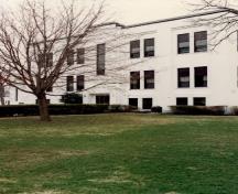 View of the Vimy Barracks (Forde Building, B-16), showing its Art-Deco interpretations of battlemented style, 1993.; Ministère de la Défense nationale / Department of National Defence, 1993.