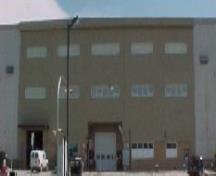 Vue générale du Hangar 16, qui montre sa forme géométrique simple et sa volumétrie rectangulaire impressionnante, 2003.; Department of National Defence / Ministère de la Défense nationale, 2003.