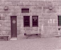 Photo prise de l'extérieur; (Rhona Goodspeed, 1995.)