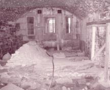 Photo prise de l'extérieur; (Rhona Goodspeed, HSB, 1995.)