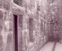 Photo prise de l'extérieur; Rhona Goodspeed, Historical Services Branch, 1995.