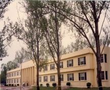 View of Building S-136, showing the projecting portico and recessed entrance, 1992.; Department of National Defence / Ministère de la Défense nationale, 1992.