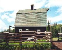 Side elevation of the Horse Barn, 1995.; Department of Canadian Heritage/ Ministère du Patrimoine canadien, 1995.