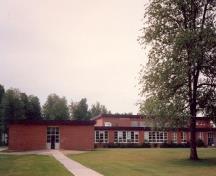 View of the main entrance to Building P-148 (School), 1992.; Department of National Defence / Ministère de la Défense nationale, 1992.
