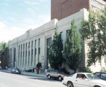 Photo prise de l'extérieur; DPW, 1990