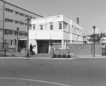 Édifice fédéral du patrimoine reconnu Poste de garde, bâtiment 214; (Ian Doull, AHB, Parks, 1989.)