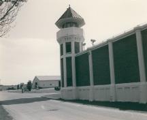 View of the Southern Tower D-2, showing its one-storey, octagonal observation gallery.; Canadian Coast Guard / Garde côtière canadienne, 1990.